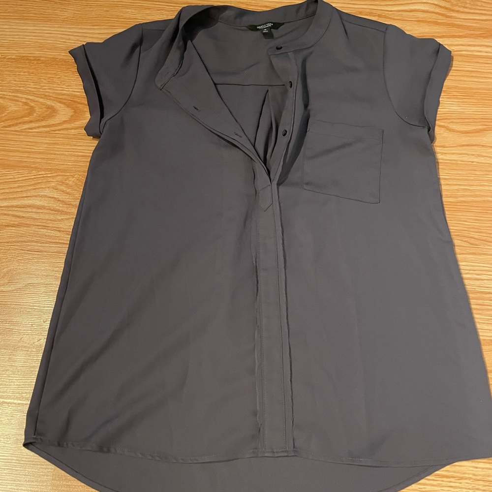 Vera wang sleeveless dress shirt